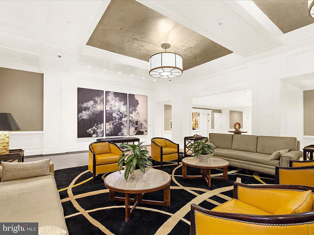 Harbor Court — Photo 4
