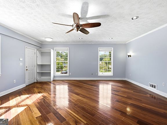 4th image of 2681 Kings Cir
