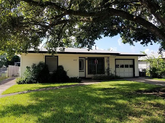 2nd image of 817 Temple Cir