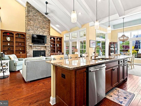 4th image of 33457 Marina Bay Cir #4