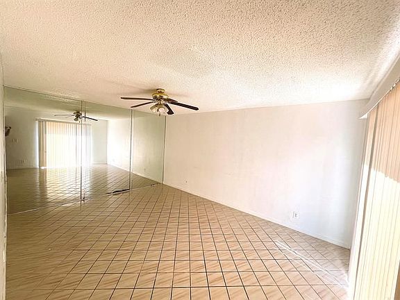 3rd image of 2144 Sherwood Forest Blvd APT 7