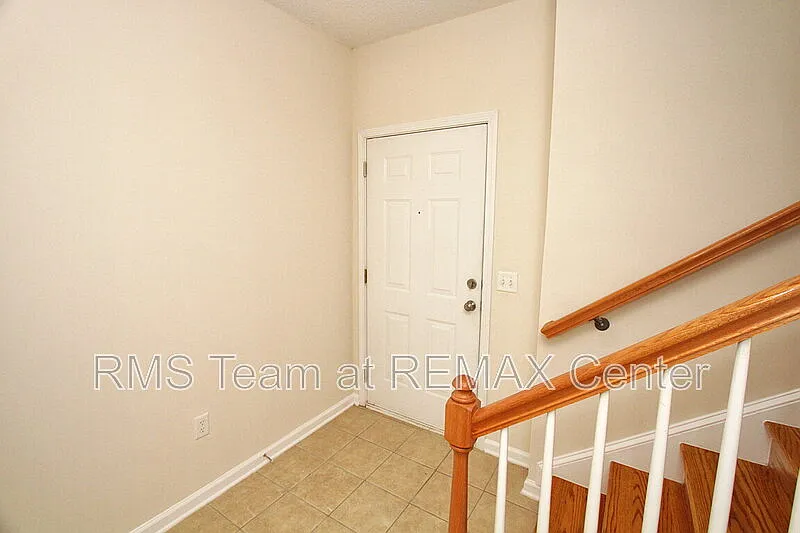 3500 Sweetwater Rd — Photo 2