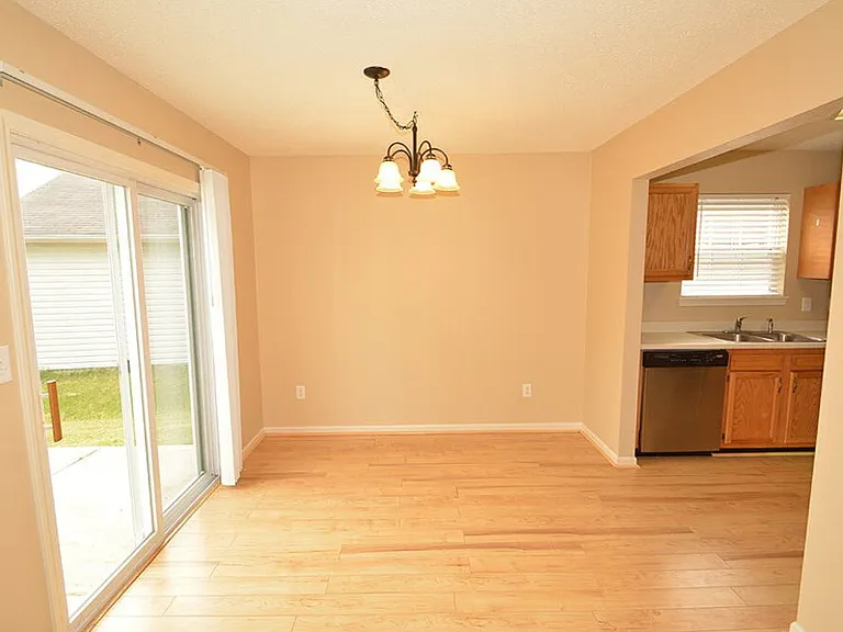 11960 Locus Ln — Photo 6