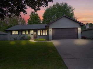 891 N Elmwood Dr, Aurora, IL 60506