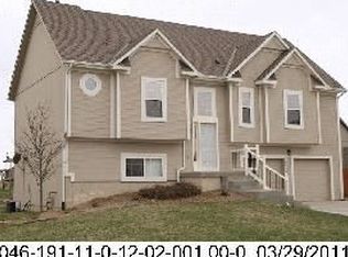 20058 Falcon Ridge Dr, Spring Hill, KS 66083