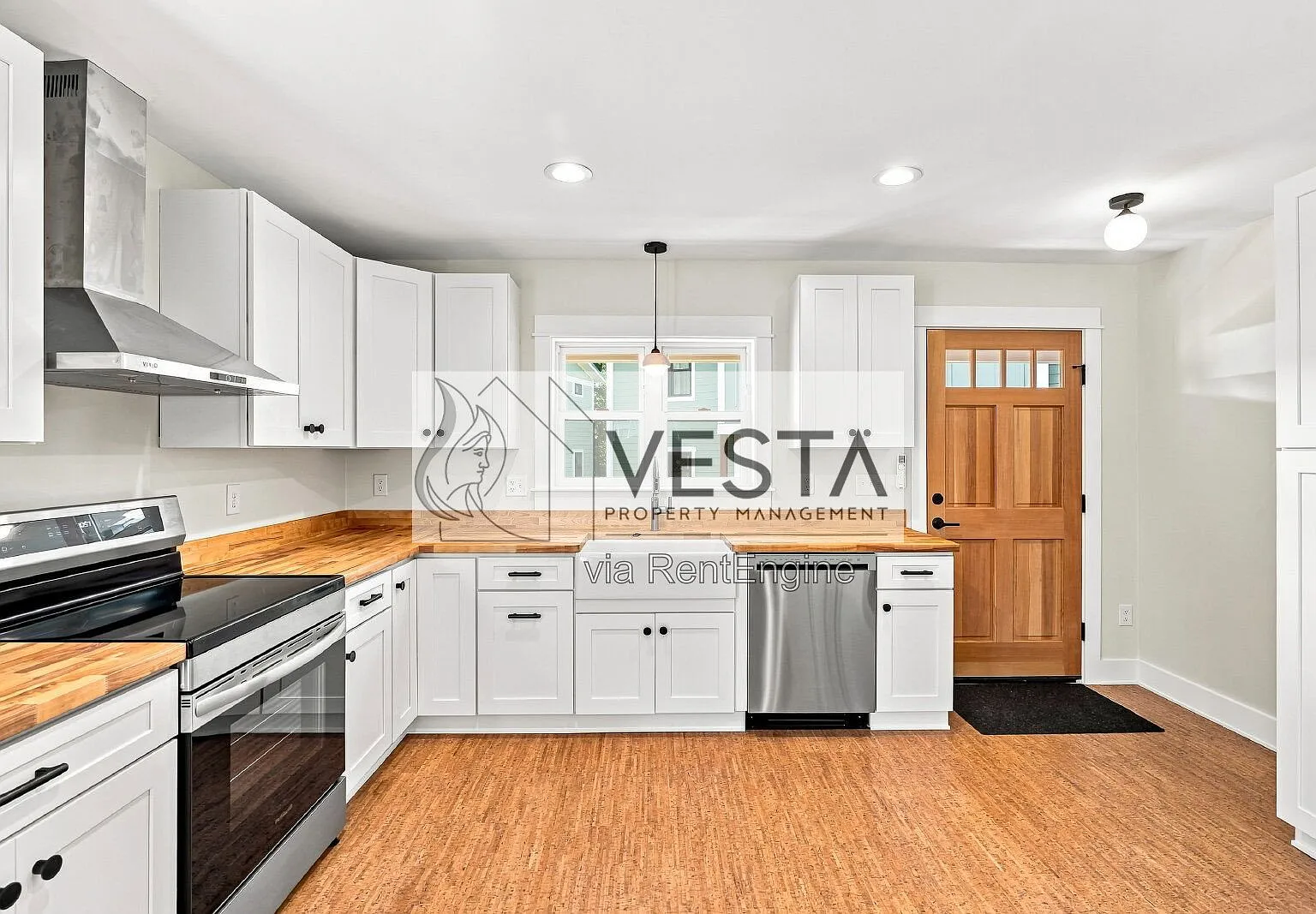 2 bed, 1.0 bath, 860 sqft, $2,300 — Photo 2