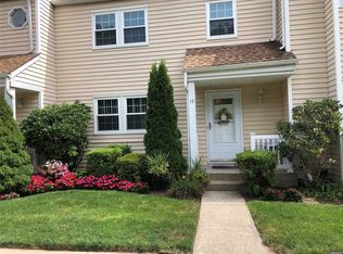 19 Paine Cmns, Yaphank, NY 11980