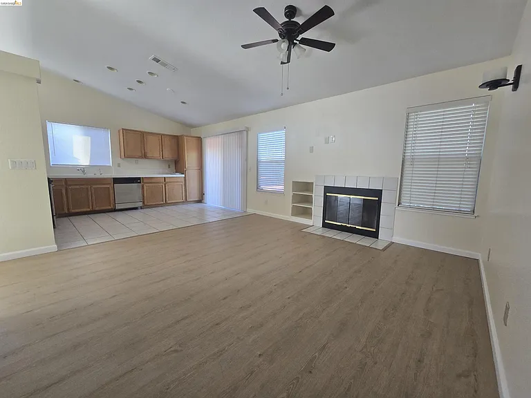 5128 Hereford Ct — Photo 4