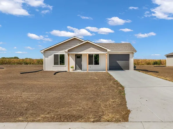 217 Clay Ave, Carbondale, KS 66414