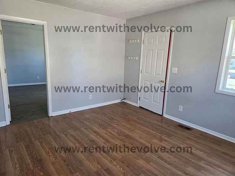 1708 W 11th St — Photo 13