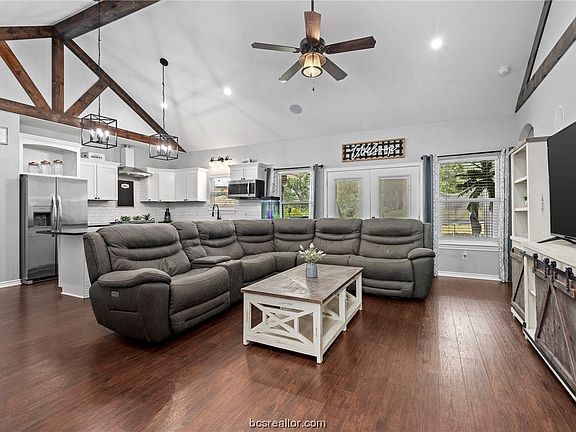 5th image of 10884 Whispering Oaks Dr