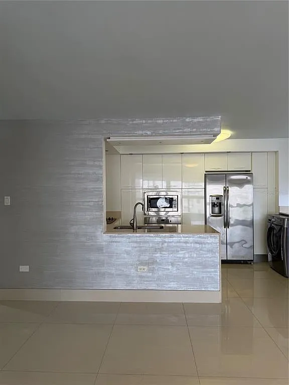 2 bed, 2.0 bath, 1325 sqft, $3,900 — Photo 2