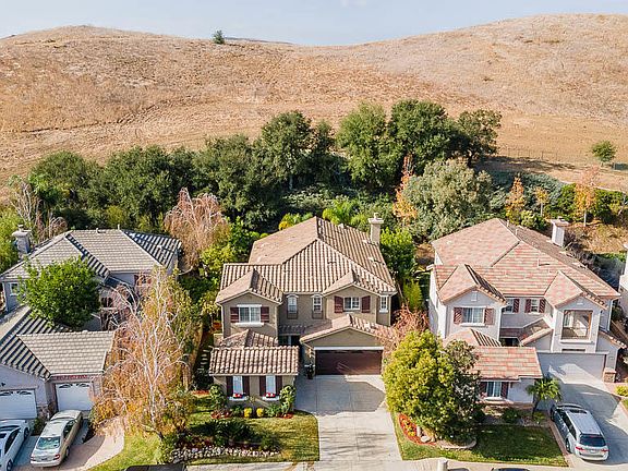 2nd image of 431 Canyon Crest Dr