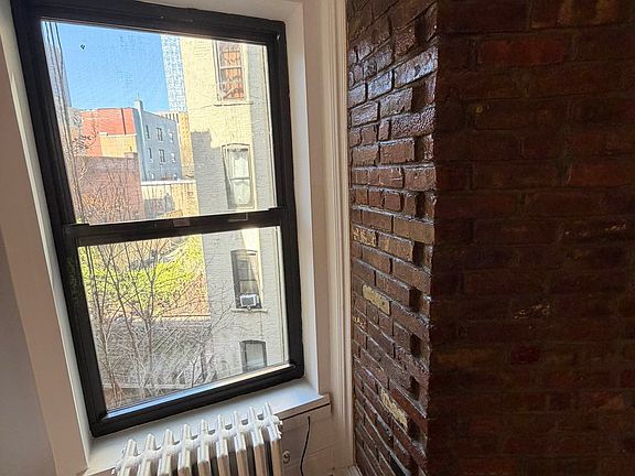 4th image of 1636 Lexington Ave #9