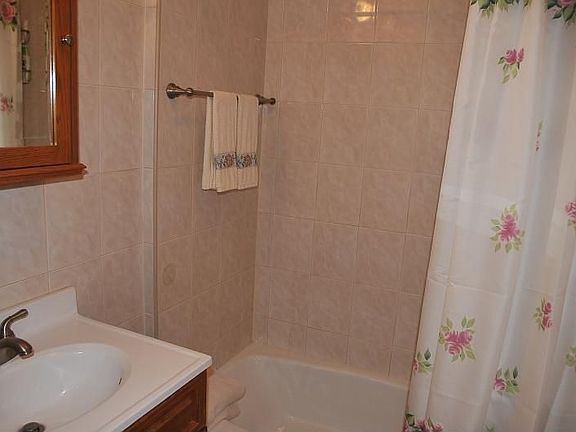 5th image of 223 W Munsell Ave