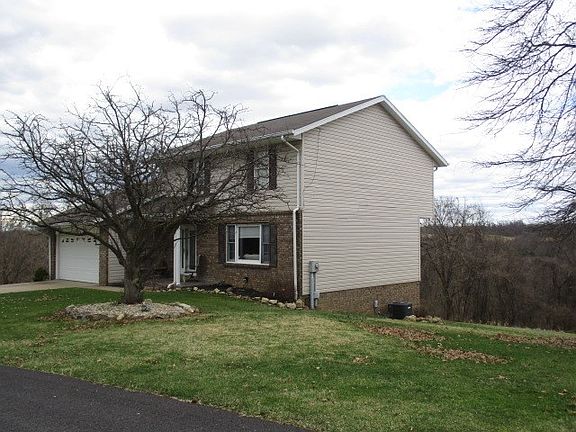 3rd image of 11 Aster Dr