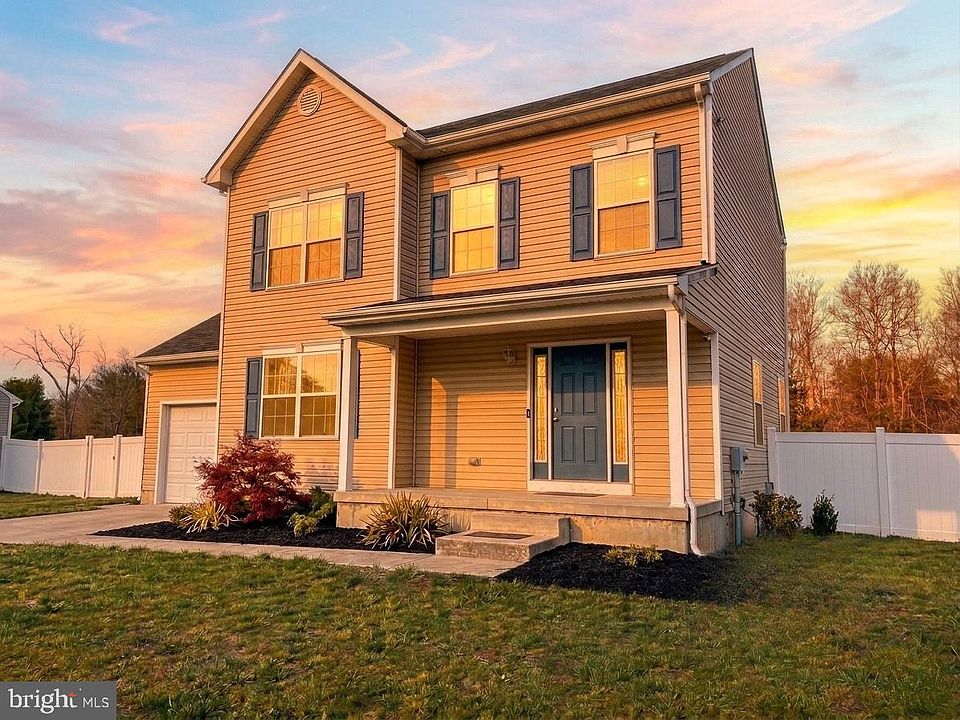 1st image of 13 Du Mont Dr