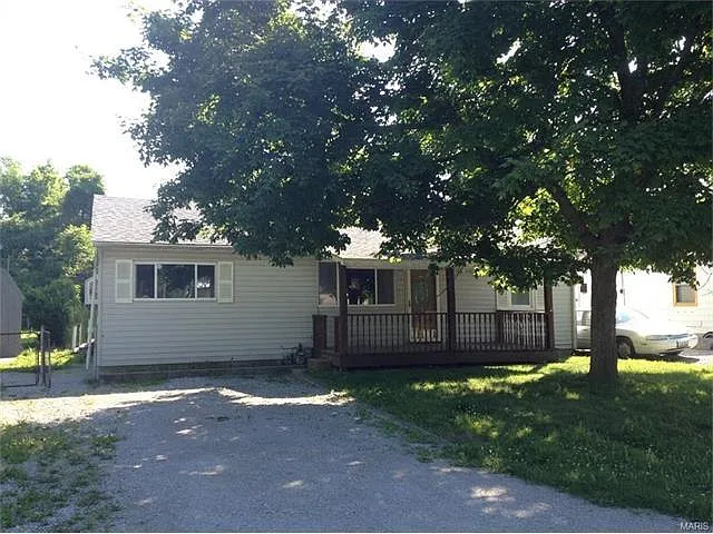219 Nadine St photo 1