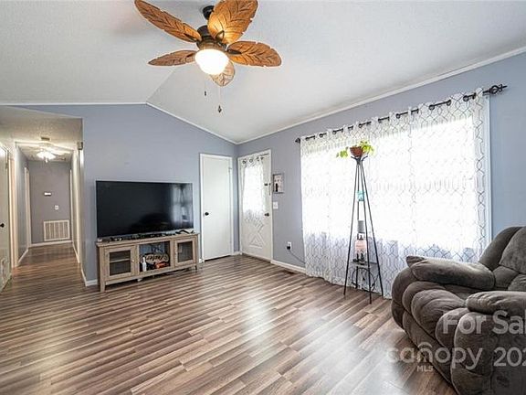 2nd image of 2531 Wonderland Trl