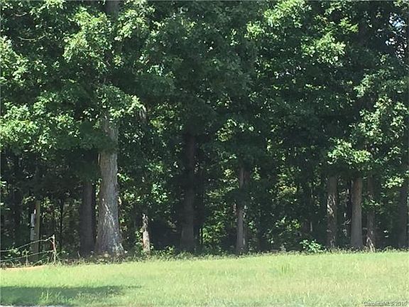 5th image of 143 Greggs Woods Dr