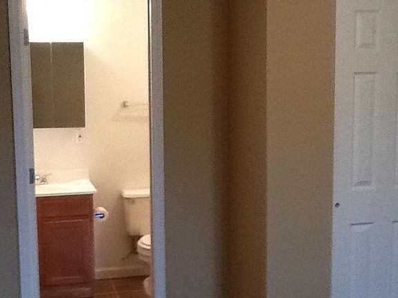 2nd image of 627 Poplar St APT B