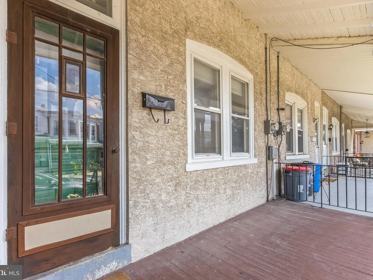 3 bed, 1.0 bath, 1200 sqft, $2,000 — Photo 2