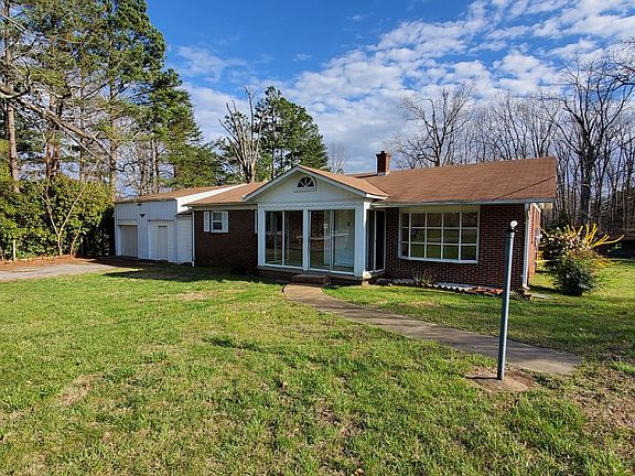 2nd image of 300 Mary Knoll Ln