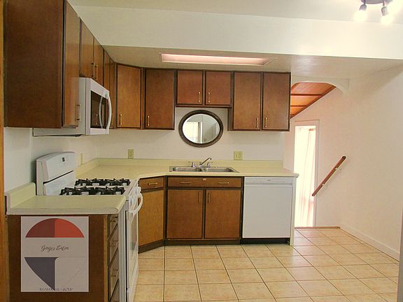 4th image of 917 S Washington St
