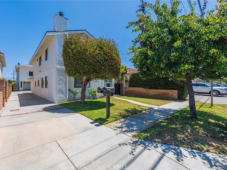 18326 Mansel Ave — Photo 2