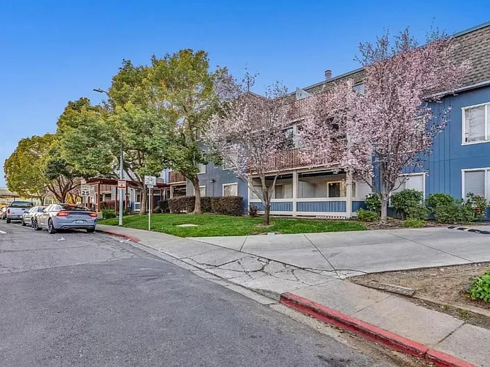 1457 N Camino Alto #308