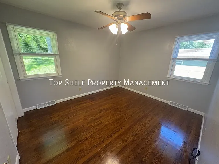 2752 Holcomb Ave — Photo 6