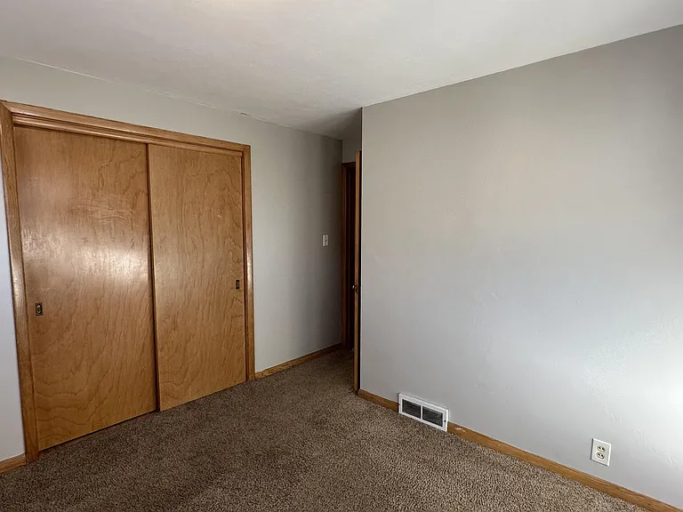 136 Elmwood Ln — Photo 11