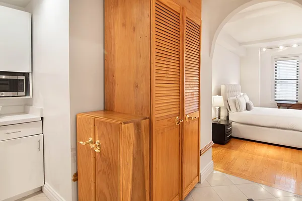 Rented by WAM Partners - William Moses Co. | media 33