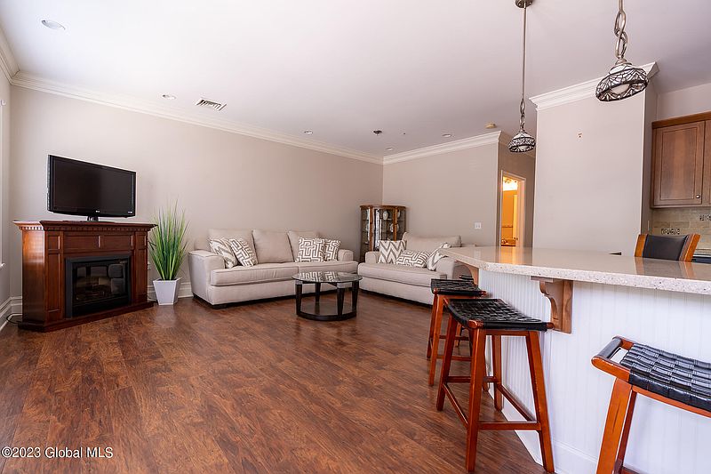 5th image of 73 Saratoga Road #13