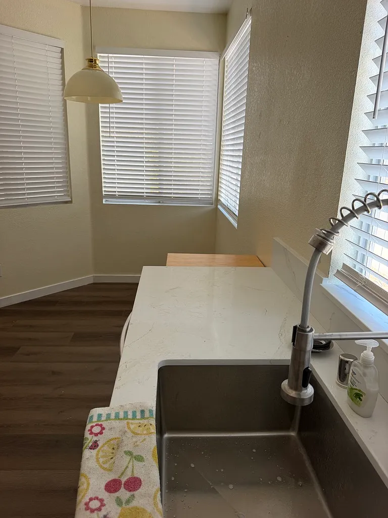 3 bed, 1468 sqft, $2,400 — Photo 3