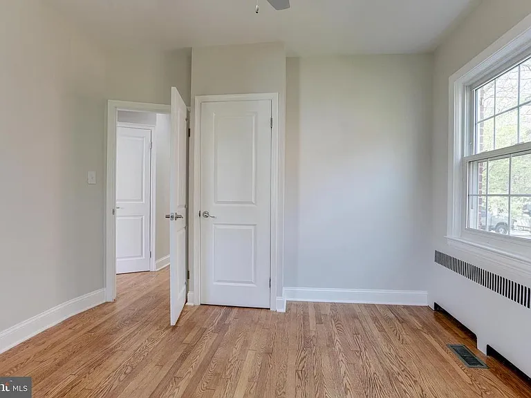 702 Kingston Rd — Photo 40