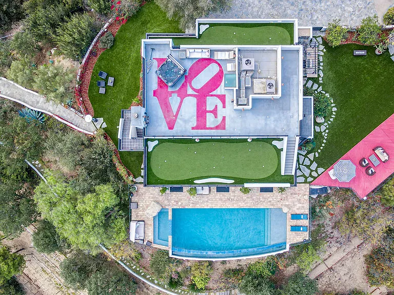 13211 Mulholland Dr — Photo 47