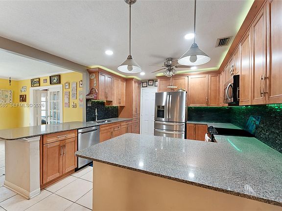 5th image of 10100 SW 50th Ct
