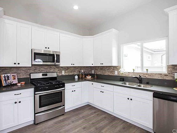 3rd image of 7760 Tujunga Ave