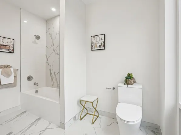 1 Mallory Avenue image 13 of 21