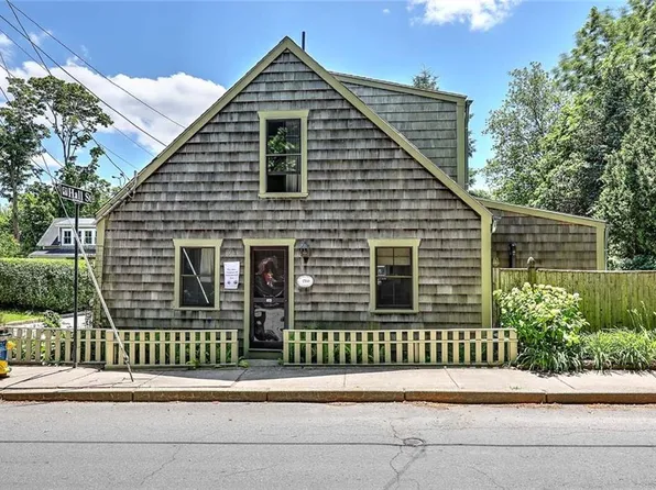 26 Bridge St, Warren, RI 02885
