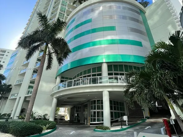 218 SE 14th St, Miami, FL