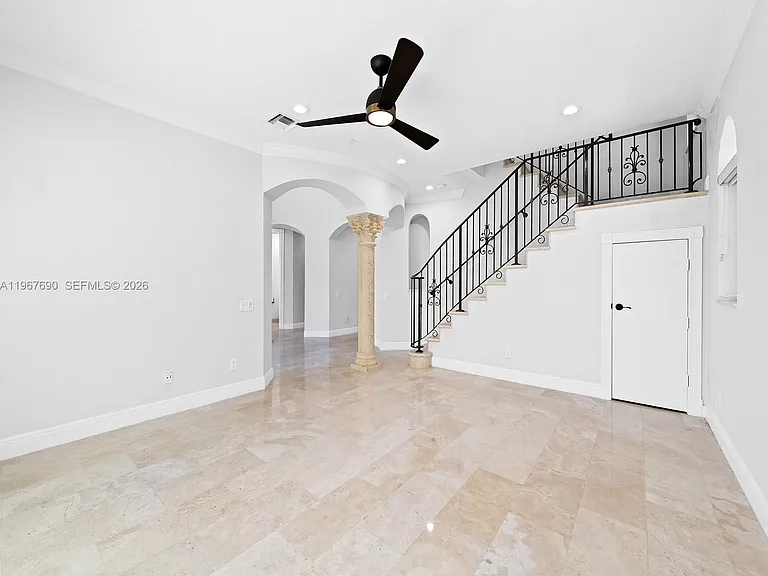 827 SE 2nd Ct — Photo 17