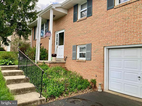 2nd image of 733 Beach St