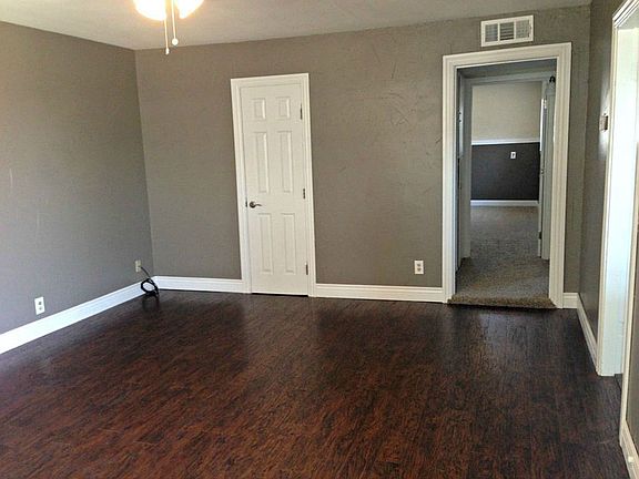 2nd image of 904 SW Avenue E
