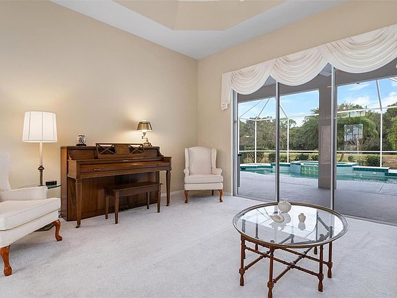 4th image of 433 Fairway Isles Dr