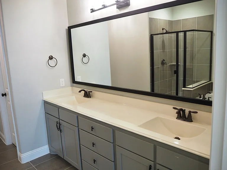4129 Broadway Ave — Photo 18