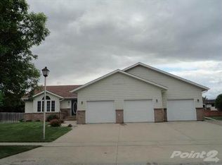 1310 Pinewood Ln, Aberdeen, SD 57401