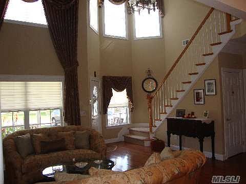 5th image of 66 Meadow Pond Cir