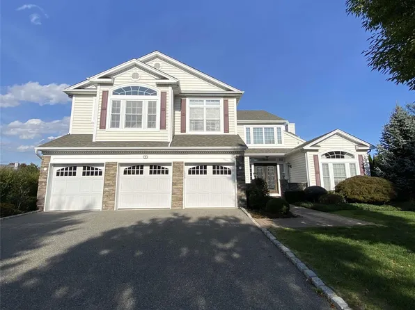 9 Pondview #9, Saint James, NY 11780